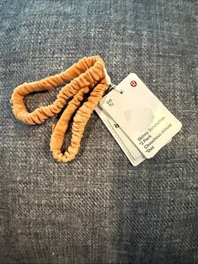 lululemon athletica Skinny Scrunchies 2-Pack in Orange